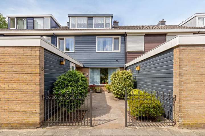 Pijnboomstraat 18 in Spijkenisse Foto