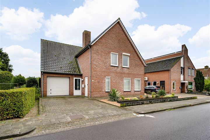 Pinxtenstraat 10 in Haler photo