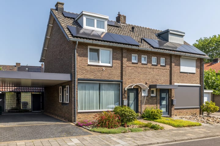 Planeetstraat 4 in Geleen foto
