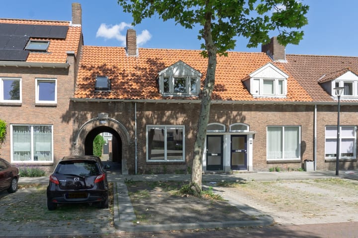 Plataanstraat 16 in Bergen op Zoom Foto