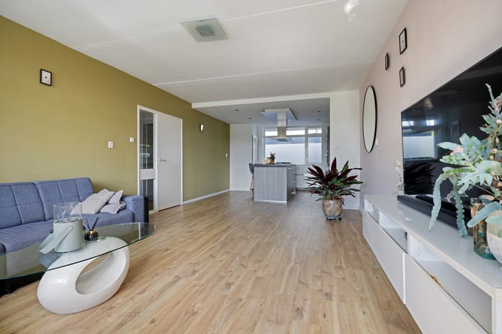 Plutostraat 80 in Alphen aan den Rijn foto