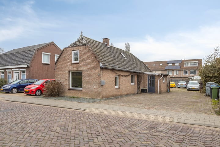 Polstraat 16 in Wijk en Aalburg