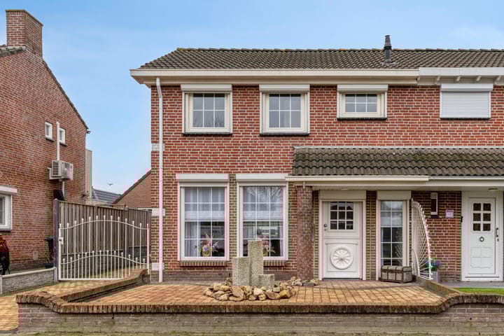 Poppestraat 51 in St. Willebrord