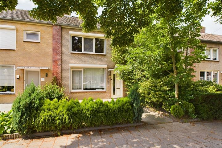 President Kennedylaan 10 en Roosendaal foto