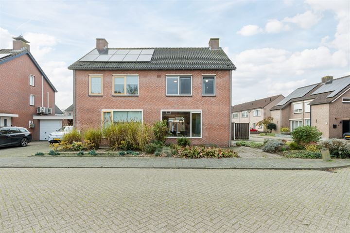 President Van Rijenlaan 81 in Hoeven photo