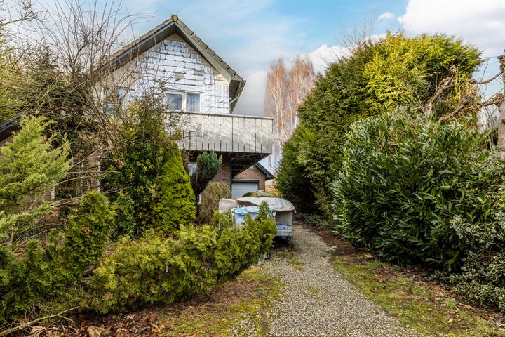 Photo of property Princenhil 32, Lage Zwaluwe