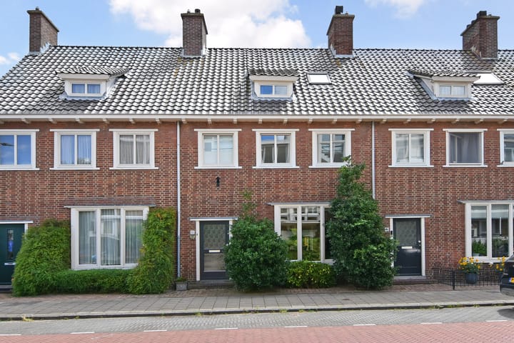 Prins Bernhardlaan 10 in Voorschoten photo