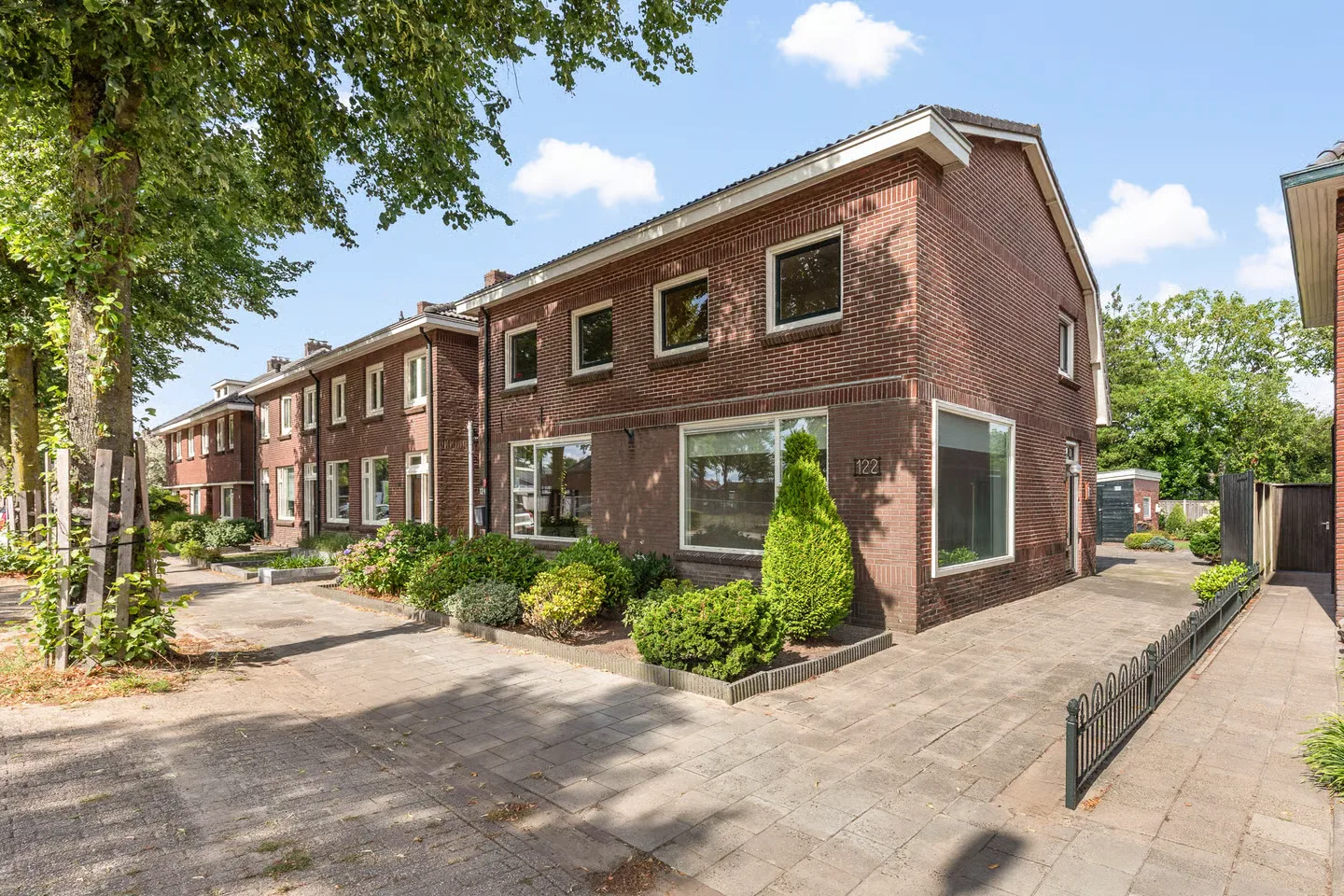 Prins Bernhardlaan 122 in Borne