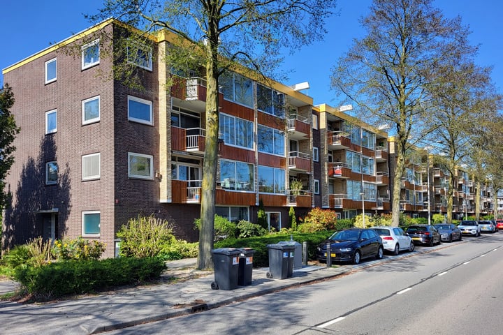 Prins Bernhardlaan 17 in Diemen photo