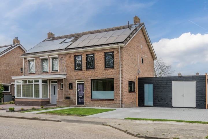 Prins Willem-Alexanderlaan 14 in Bovenkarspel Foto