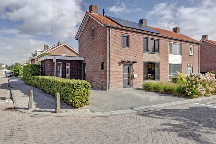 Prinses Beatrixstraat 13 in Moergestel Foto