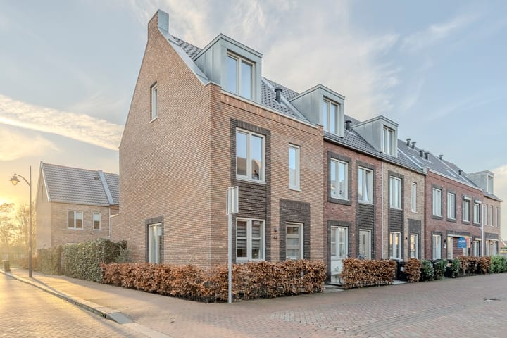 Photo of property Prinses Catharina-Amalialaan 44, Hoofddorp