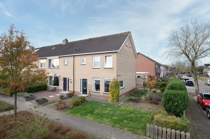 Prinses Margrietstraat 26 en Genemuiden foto