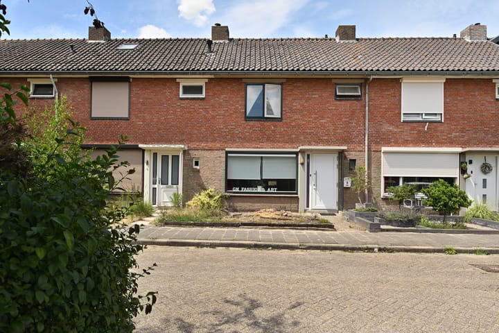 Prunuslaan 26 in Roosendaal foto
