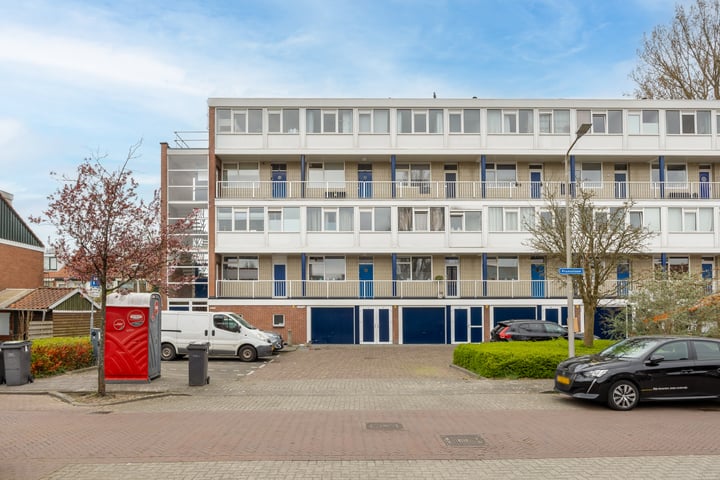 Prunuslaan 57 in Amstelveen photo