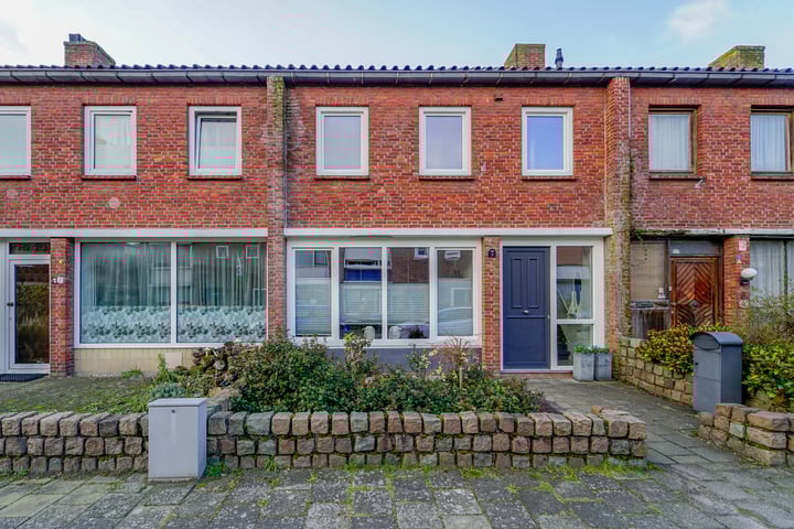 Prunuslaan 8 in Roosendaal photo