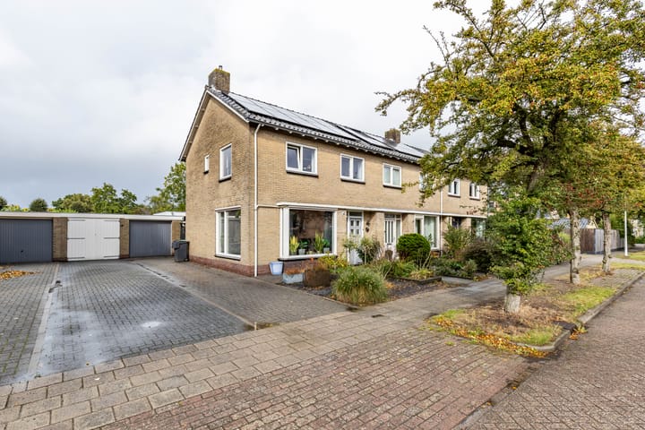 R.J. Doumastraat 5 in Burgum Foto