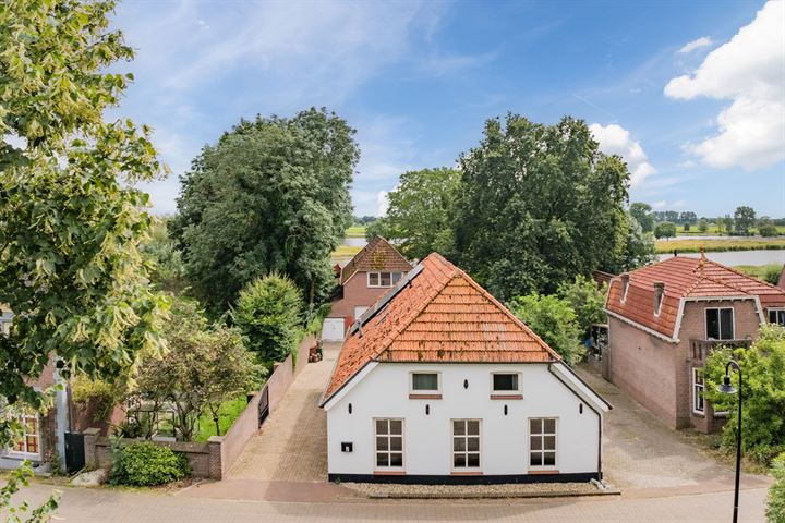 Raadhuisdijk 11 in Maasbommel Foto