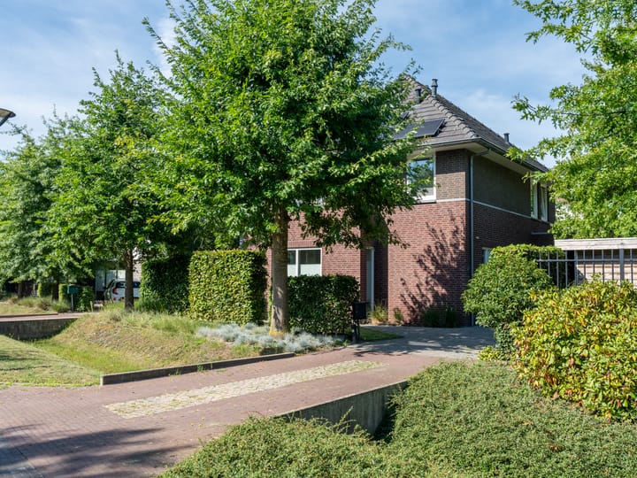 Ravensteinlaan 7 en Roosendaal foto