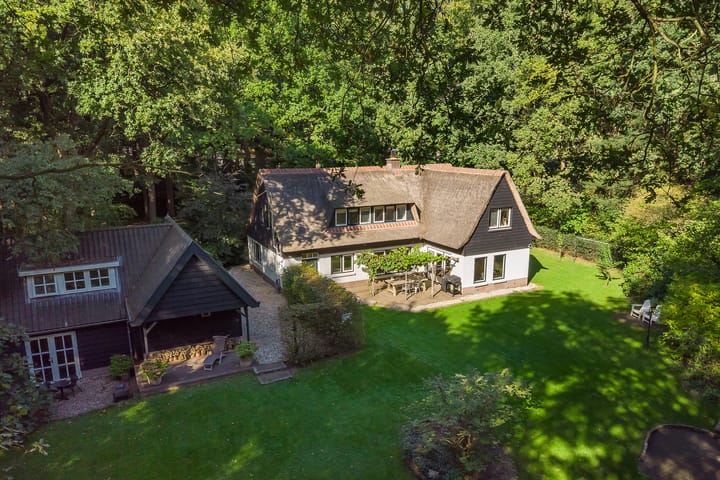 Ravensteinselaan 1 dans Baarn photo