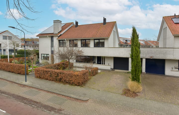 Photo of property Renoirhof 135, Hoorn