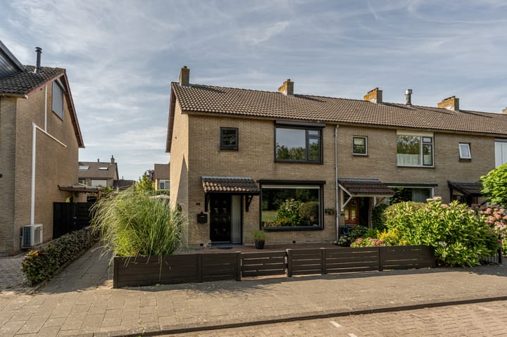 Ridder van Dorplaan 46 in Zuid-Beijerland Foto