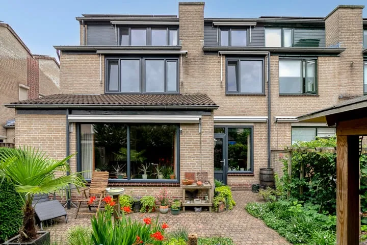 Rijnlaan 225 in Helmond