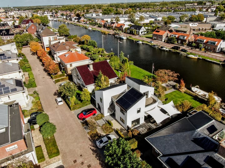 Ringvaartzijde 15 in Lisse photo