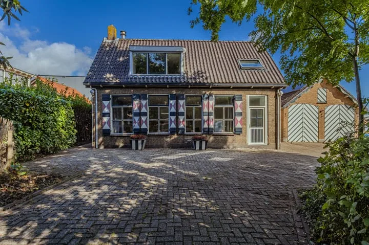 Rivierdijk 574 in Hardinxveld-Giessendam