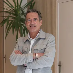 Photo of Robert di Arutuin