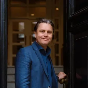 Photo de Robert Jan Hartman, bedrijfsmakelaar