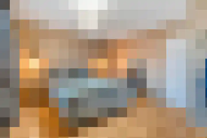 Robert Stolzhof 53 Hoorn thumbnail 4
