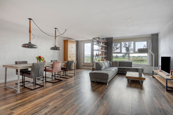 Rode Ring 215 in Assendelft Foto