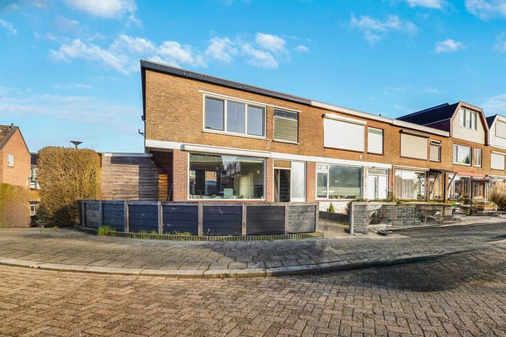 Roodenburgstraat 30 in Hendrik-Ido-Ambacht