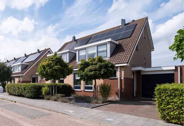Roodeswerf 37 in Hensbroek