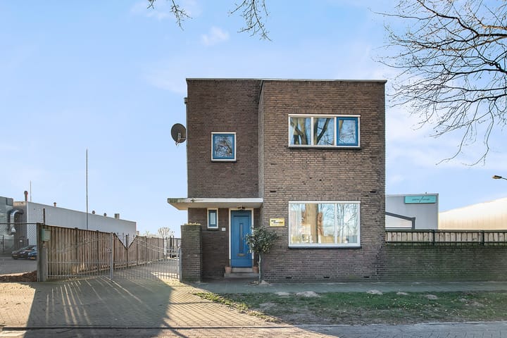 Rooseindsestraat 25 in Helmond photo