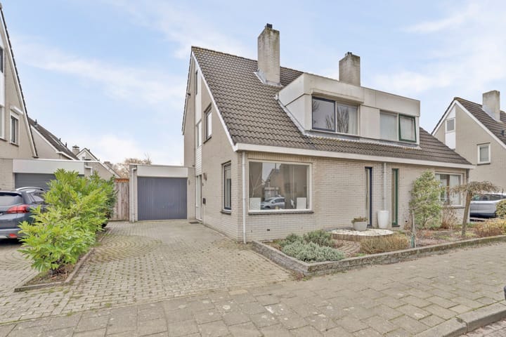 Photo of property Rosenburglaan 38, Vlissingen