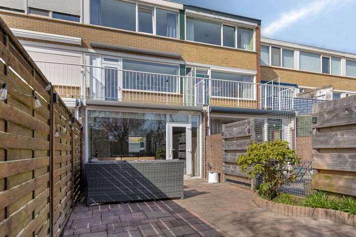 Rozemarijn 17 in Monster photo