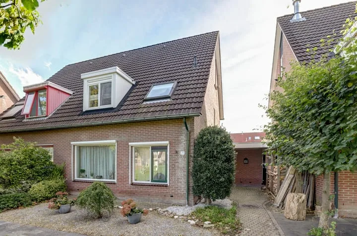 Rozemarijn 21 Dronten
