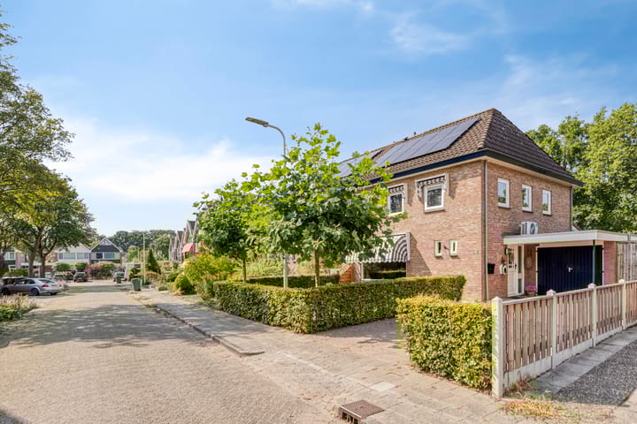 Rozendael 55 in Oosterwolde Foto