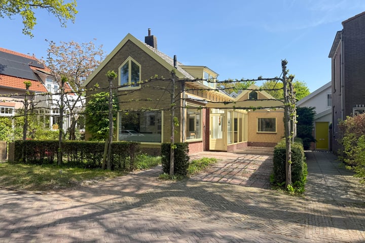 Ruïnelaan 27 en Bergen (NH) foto