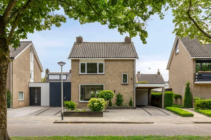 Ruusbroeclaan 10 in Roosendaal