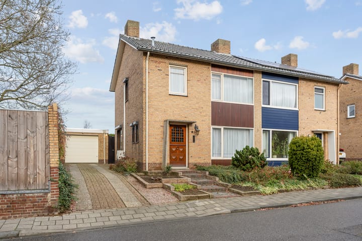 Photo of property Schepen van Hertefeltstraat 1, Roermond