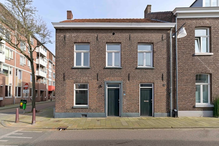 Schoolstraat 1 in Roermond Foto
