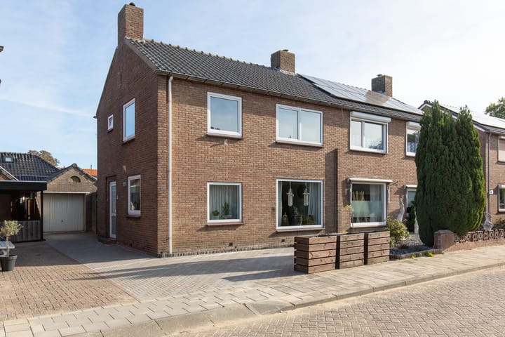Schoolstraat 12 en Beek foto