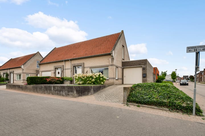 Schoolstraat 48 en Thorn foto