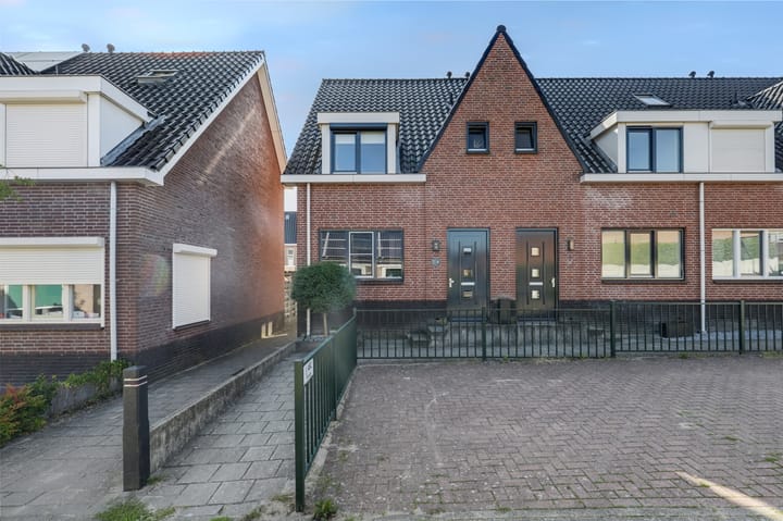 Schoolstraat 8 in Strijen Foto