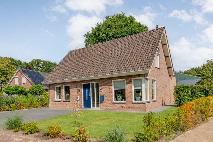 Schoolweg 1 in Veeningen photo