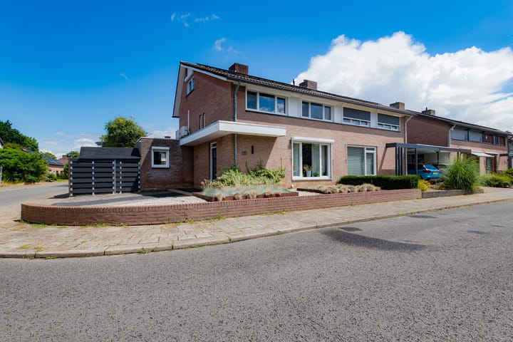 Schout Boutenstraat 25 in Buchten Foto