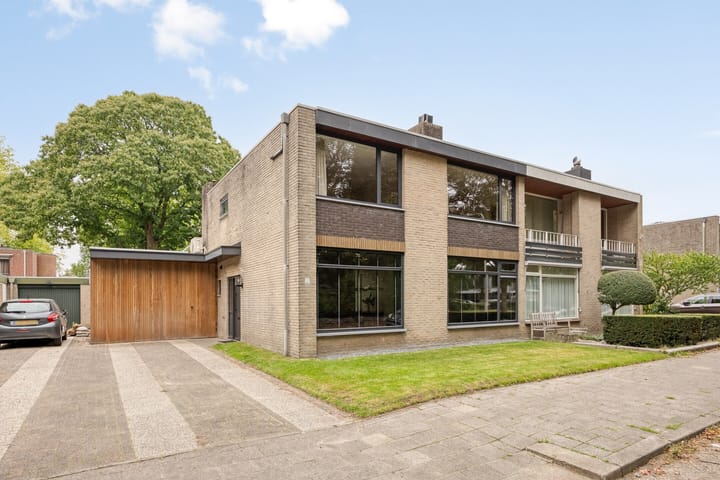 Schout Crillaertstraat 15 in Tilburg foto